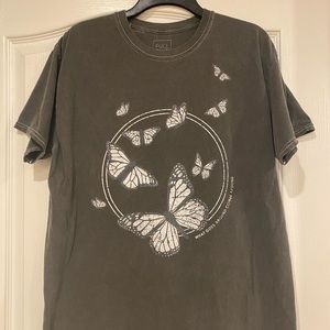 Women’s Full Tilt Gray Short Sleeve Shirt Size Medium (Like New Condition)